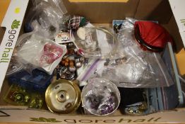 A TRAY OF ASSORTED COSTUME JEWELLERY ETC