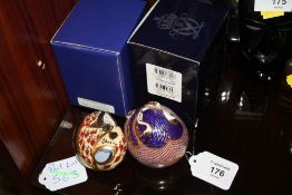 A ROYAL CROWN DERBY COUNTRY MOUSE PAPERWEIGHT, hexagonal 21 gold stopper, with box, W 7 cm, together