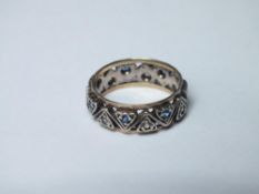 9CT GOLD & SILVER ETERNITY RING SET WITH BLUE & WHITE STONES