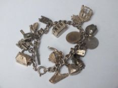 AN VINTAGE SILVER CHARM BRACELET