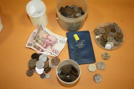 A COLLECTION OF VINTAGE AND ANTIQUE COINAGE, BANKNOTES ETC