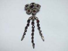 A GARNET AND SEED PEARL BROOCH, H 7 cmCondition Report:pin absent