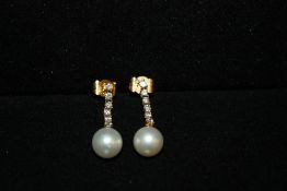 A PAIR OF MARKED .750 YELLOW GOLD, DIAMOND AND PEARL DROP EARRINGS