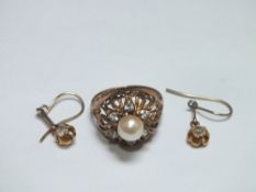 A HALLMARKED 9CT GOLD CULTURED PEARL AND GEM SET DRESS RING, ring size O 1/2, approx 4.4 g