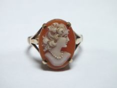 AN 18CT GOLD CAMEO DRESS RING, ring size M, approx. weight 3.9 g
