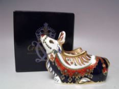 A ROYAL CROWN DERBY REINDEER PAPERWEIGHT, gold stopper, with box,L 13.5 cm, H 10 cm