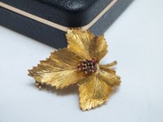 A HALLMARKED 9CT GOLD BROOCH IN THE FORM OF A LEAF, set with a small cluster of five gemstones, W