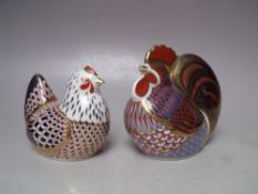 A ROYAL CROWN DERBY COCKEREL PAPERWEIGHT, gold stopper, with associated box, H 9.5 cm, together with
