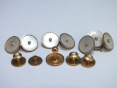 A PAIR OF 9CT GOLD AND MOTHER OF PEARL CUFFLINKS, together with three matching shirt buttons -