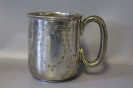 A HALLMARKED SILVER MUG. engraved with swags and ribbons, approx weight 107g, H 7.5 cm