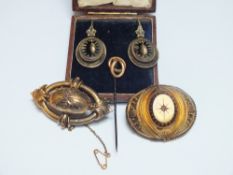 FOUR ITEMS OF ANTIQUE YELLOW METAL JEWELLERY, comprising a yellow metal memorial brooch, another
