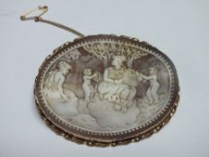 A LARGE HALLMARKED 9 CT GOLD CAMEO BROOCH, W 6.5 cm