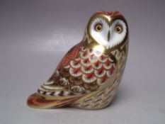 A ROYAL CROWN DERBY COLLECTORS GUILD SHORT EARED OWL PAPERWEIGHT, gold stopper, with box, H 10.5 cm