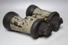 A PAIR OF CARL ZEISS KRIEGSMARINE U-BOAT BINOCULARS, having fixed focus with rubber armoured