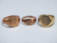 AN ANTIQUE 18CT GOLD INITIALLED SEAL RING, approx. 11.3g, together with a 9ct gold signet ring - 1.