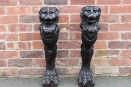 A PAIR OF 18TH CENTURY CARVED LION NEWEL POSTS, outward facing with jaws open, rears and tops