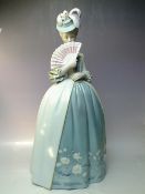 A LARGE LLADRO FIGURE OF A LADY IN COSTUME HOLDING A FAN, H 62.5 cm