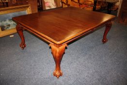 A LARGE EARLY 20TH CENTURY MAHOGANY WIND-OUT DINING TABLE, with two additional leaves, raised on