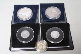 A COLLECTION OF FIVE ASSORTED COMMEMORATIVE COINS TO INCLUDE SILVER EXAMPLES, comprising a 2000