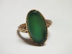 A 585 GOLD JADE TYPE RING, ring size O, 3.7g