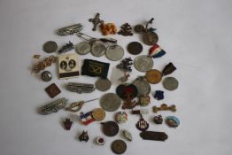 A BOX OF ASSORTED BADGES AND MEDALS, to include airline types, royalty, Boys Brigade etc