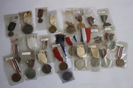 A COLLECTION OF 20TH CENTURY ROYAL COMMEMORATIVE MEDALS, to include some local types