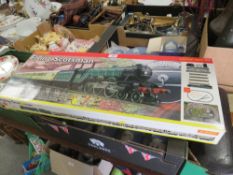 A BOXED HORNBY FLYING SCOTSMAN ELECTRIC TRAIN SET (CONTENTS NOT CHECKED)