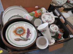 A TRAY OF ASSORTED CERAMICS TO INCLUDE PORTMEIRION, WEDGWOOD HATHAWAY ROSE ETC.