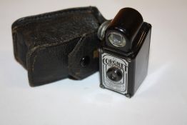 A VINTAGE CORONET MIDGET CAMERA IN LEATHER CASE