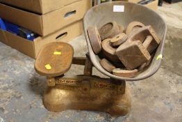 A VINTAGE SET OF SCALES & WEIGHTS