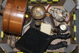 A BOX OF COLLECTABLES TO INCLUDE A HALLMARKED SILVER HANDLED MIRROR, ORIENTAL CERAMICS ETC