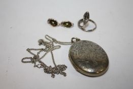 A LARGE VICTORIAN ENGRAVED WHITE METAL LOCKET ON SILVER CHAIN, A PAIR OF SILVER EARRINGS & A