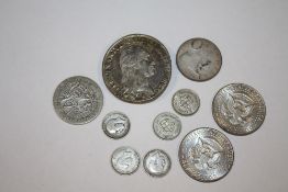 A BAG OF ANTIQUE AND LATER WHITE METAL COINAGE TO INCLUDE A COIN BROOCH A/F