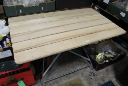 A RECTANGULAR GARDEN TABLE WITH METAL FOLDING BASE L - 120 CM