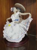 A LARGE LLADRO FIGURE GROUP OF A PAIR OF FLAMENCO DANCERS ON WOODEN PLINTH