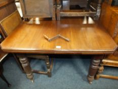 AN EDWARDIAN MAHOGANY WIND OUT DINING TABLE WITH ONE LEAF AND HANDLE