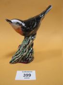 A SMALL ANITA HARRIS ART POTTERY FIGURE OF A NUTHATCH BIRD