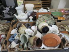 TWO TRAYS OF ASSORTED VINTAGE AND MODERN CERAMICS TO INCLUDE A WEDGWOOD PETERSHAM TEAPOT, SQUIRES