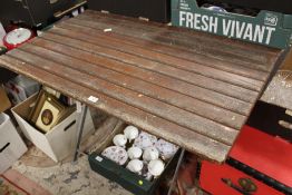 A RECTANGULAR GARDEN TABLE WITH METAL FOLDING BASE L - 120 CM