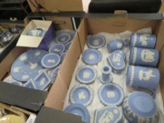 TWO TRAYS OF BLUE WEDGWOOD JASPERWARE TO INCLUDE A BOXED TANKARD