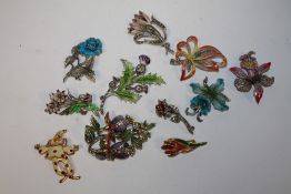 A QUANTITY OF FLORAL ENAMEL BROOCHES