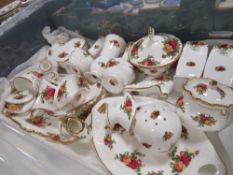 A PLASTIC BOX OF ROYAL ALBERT OLD COUNTRY ROSES CERAMICS