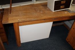 A MODERN HEAVY OAK REFECTORY TYPE TABLE H-74 CM L-181 CM A/F