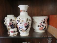 THREE LARGE PIECES OF MASONS MANDALAY TO INCLUDE A LIDDED VASE