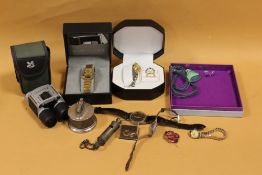 A BOX OF COSTUME JEWELLERY AND WATCHES TO INCLUDE A COMBINATION LIGHTER, WATCH ETC