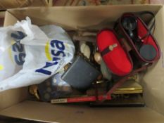 A TRAY OF COLLECTABLES TO INCLUDE A PAIR OF BINOCULARS, METALWARE, VINTAGE BOTTLES ETC.