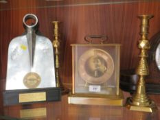 A VINTAGE SKELETON STYLE MANTEL CLOCK A/F, TOGETHER WITH A PAIR OF BRASS CANDLE STICKS AND A