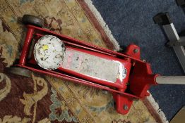 A JACK KING 2 TON TROLLEY JACK