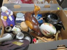 A TRAY OF CERAMICS AND COLLECTABLES TO INCLUDE A HANDMADE WOODEN DUCK FIGURE, NORWEGIAN PEWTER ETC.