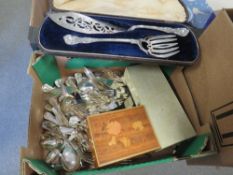 A SMALL TRAY OF VINERS SILVER PLATED CUTLERY, TOGETHER WITH A CASED FISH SERVER SET ETC.